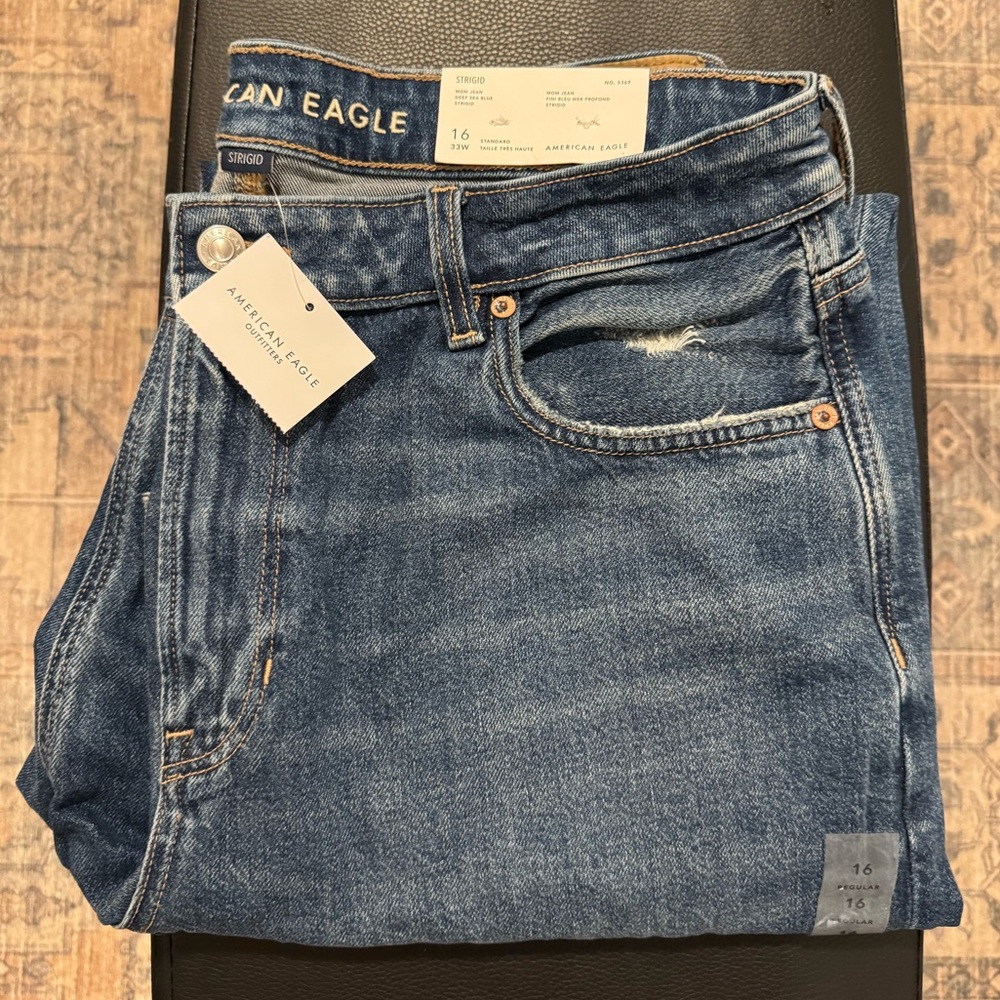 AE Strigid Mom Jean - Size 16